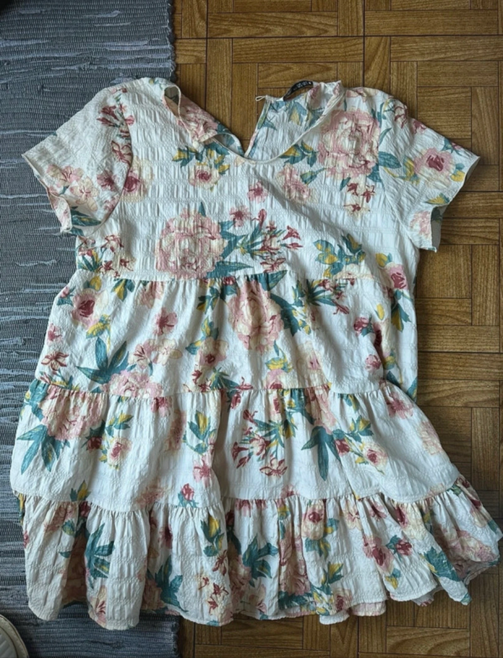 Vestido Zara floral talla XL